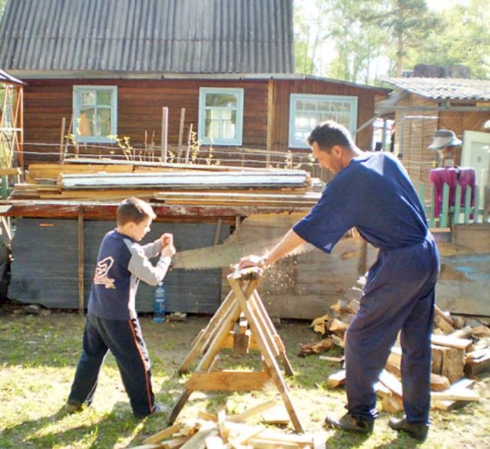 Без помощника трудно. Фото Олеси ПАПИЧ