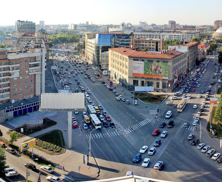 Масштабы мегаполиса особенно ощутимы с высоты птичьего полёта. Фото Павла КОМАРОВА