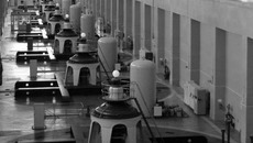 В машинном зале Новосибирской ГЭС.   Фото с сайта sibnovosti.ru