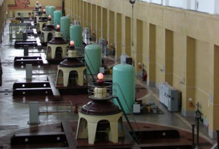 В машинном зале Новосибирской ГЭС.   Фото с сайта sibnovosti.ru