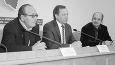 Владимир Ламин, Владимир Никонов  и Николай Александров рассказали,  как в Новосибирской области будет проходить год Российской истории. Фото Дарьи ДОРОТОВОЙ