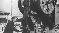 Запуск эвакуированного завода. Фото с сайта  www.ng.ru