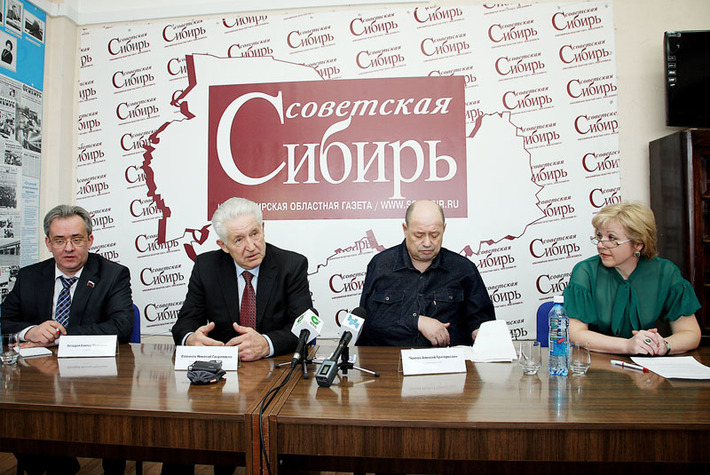 Пресс-брифинг вела главный редактор «Советской Сибири» Татьяна Асадчая. Фото Павла КОМАРОВА