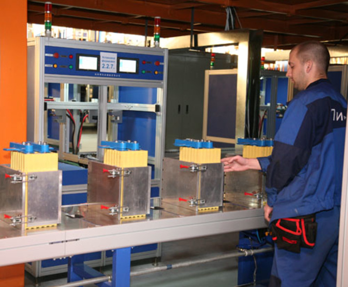 Единственный в России завод  по производству литий-ионных батарей «Лиотех». Фото Михаила ПЕРМИНА