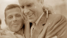 Братские объятия: советские люди тепло приветствовали Ричарда Никсона