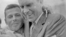 Братские объятия: советские люди тепло приветствовали Ричарда Никсона