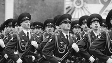 Главным праздничным событием, конечно же, станет парад. Фото Сергея ДЯТЛОВА