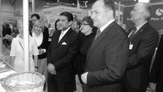 Первый заместитель губернатора НСО Леонид Горнин  на открытии выставки. Фото пресс-службы губернатора и правительства НСО