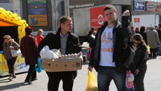 Накануне Пасхи яйца были самым ходовым товаром. Фото Михаила ПЕРМИНА