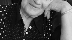 Тамара Владимировна, даже будучи совсем молодой, частенько заходила куда-нибудь со словами: «Ну, как  у вас дела, дети мои?», и неудивительно, что многие с улыбкой звали ее матерью. А сегодня она заботливая «мама» своим ветеранам. Фото автора и из личного архива Тамары Владимировны СУГЛОБОВОЙ