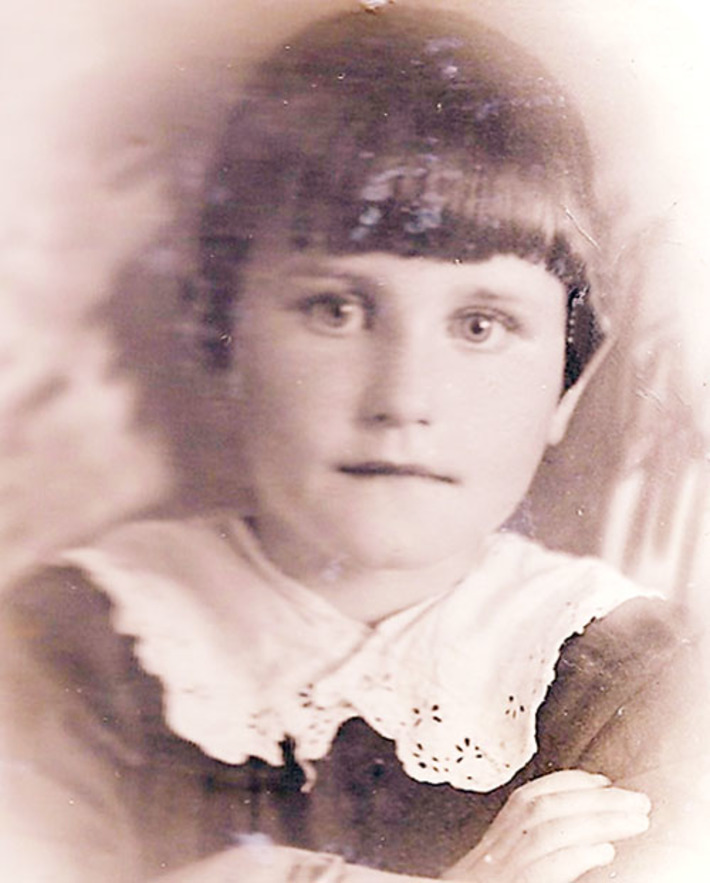 Эвакуированную из Ленинграда девочку долго выхаживали врачи. Фото из архива Л. Загуляевой