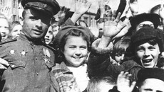 Новосибирск,  9 Мая  1945 года. Фото Бориса ШУМАКОВА из архива «Советской Сибири»