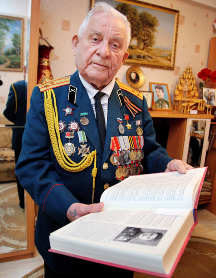 Герой Советского Союза Дмитрий Алексеевич БАКУРОВ. Фото Павла КОМАРОВА