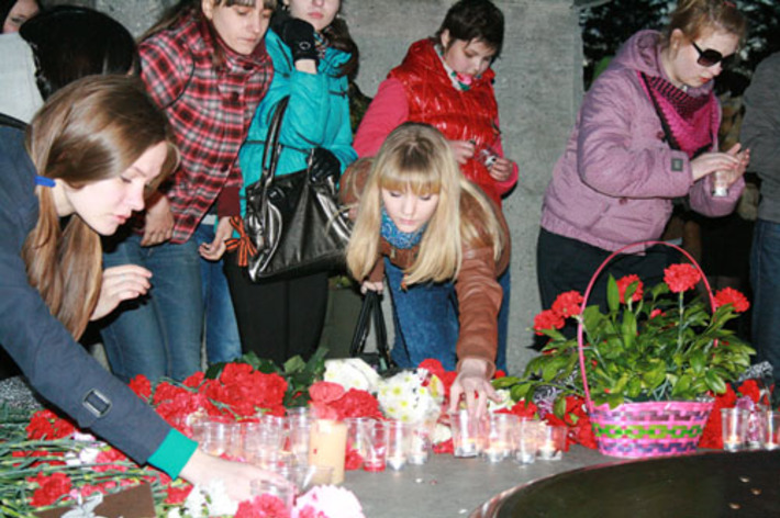 В акции участвовало много молодых людей. Фото Виталия ЗЛОДЕЕВА