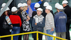 Получать живые впечатления подросткам куда интереснее, чем слушать лекции в кабинетах. Фото Павла КОМАРОВА