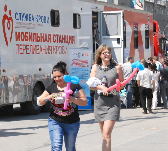 Настроение  у участников акции — отличное. Фото Михаила ПЕРМИНА