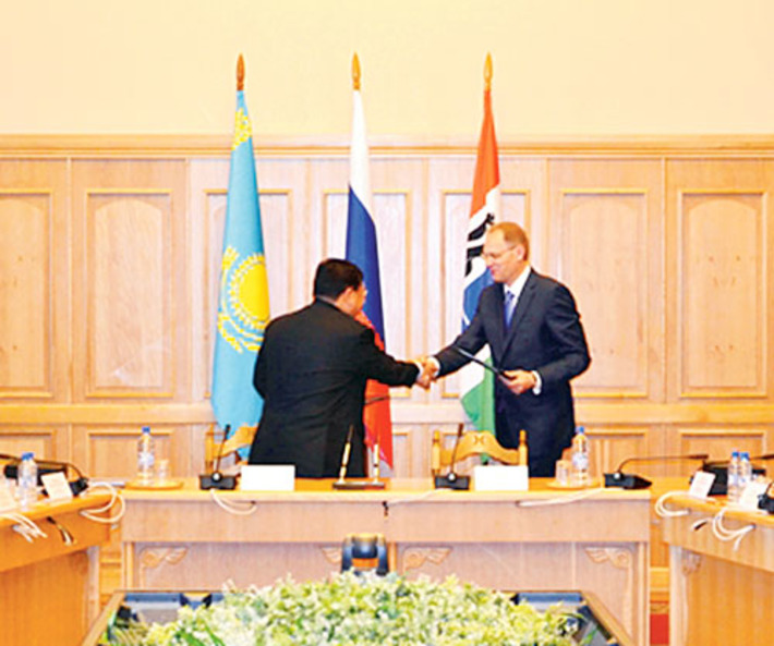 Подписание меморандума о сотрудничестве между правительством Новосибирской области и акиматом Павлодарской области Республики Казахстан. Фото пресс-службы губернатора и правительства НСО