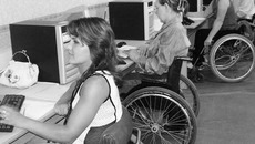 Трудоустройство инвалидов — важная социальная задача. Фото с сайта www.34.ua