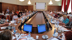 Обсудить роль местного самоуправления собрались депутаты из всех районов области. Фото Павла КОМАРОВА