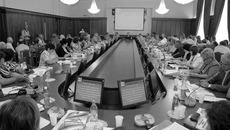 Обсудить роль местного самоуправления собрались депутаты из всех районов области. Фото Павла КОМАРОВА