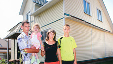 Мой коттедж — моя крепость. Фото Павла КОМАРОВА