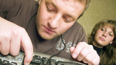 Ни одна отрасль  не способна эффективно существовать без технической поддержки системных администраторов. Фото с сайта izhlife.ru