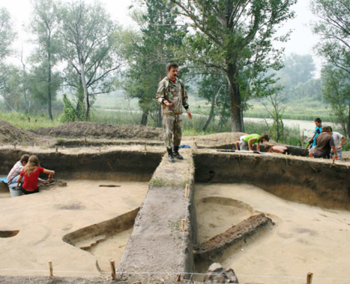 Три недели в раскопках участвовали представители детского археологического клуба. Фото Дарьи ДОРОТОВОЙ