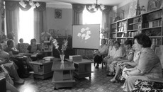 В Литературной гостиной.