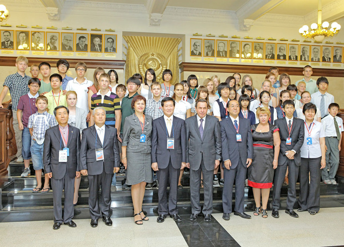 Традиционное фото на память. Фото пресс-центра мэрии