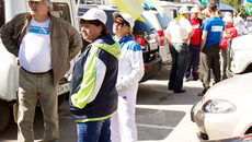 Начинаем автопробег. Фото Аркадия УВАРОВА