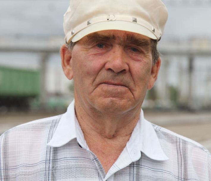 Виктор Федорович Синицын частенько приходит на родную станцию. Фото автора