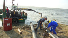 Идут работы по углублению водоема. Фото предоставлено администрацией Чановского района