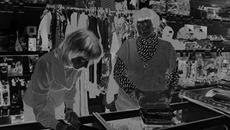 Наталья Губко с дочерью Евгенией за собственным прилавком. Фото Николая ЦЫГАНОВА