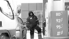 Основные поставки бензина на АЗС региона осуществляются оптом из Омска. Эксперты считают, что ввод на полную мощность нефтеперерабатывающего завода в Коченёво не повлияет на ценовую политику топливного рынка области. Фото Михаила ПЕРМИНА