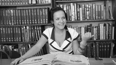Подшивка районной газеты тоже может служить источником для творческого вдохновения. Фото Михаила ПЕРМИНА