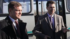 Министры регионального правительства Денис Вершинин и Виталий Голубенко и председатель бюджетного комитета Законодательного собрания Виктор Осин в Каргатском районе. Фото персс-слжбы Законодательного собрания НСО