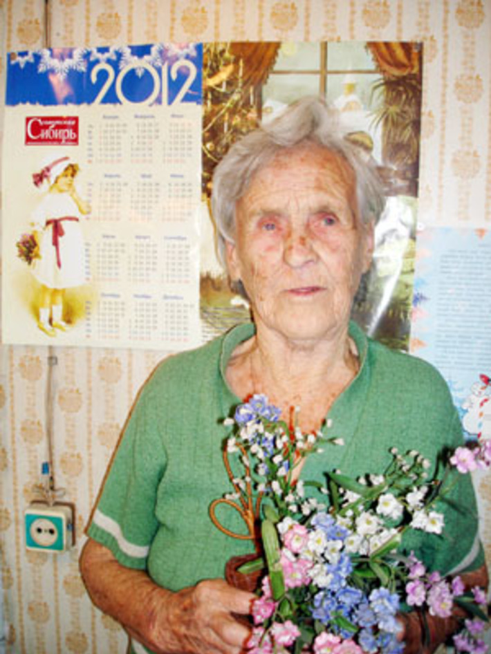 Соломонюк Галине Васильевне в декабре исполнится 91 год. Читает газету «Советская Сибирь»  с детства (родители выписывали). Позвонила в редакцию по поводу хамского обращения оператора почтовой службы.  Фото Елизаветы ШРЕФЕР