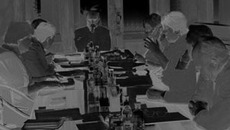 Председатель комитета Станислав Говорухин в думах о сельской культуре.Фото Виталия ЗЛОДЕЕВА