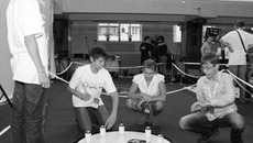 В 2012 году в рамках «Лаврентьевского прорыва» новосибирские школьники обучались робототехнике. Фото Аркадия УВАРОВА