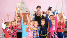 Елена Храпаль: «Как можно не любить этих непосед!» Фото Валерия ГАНИНА