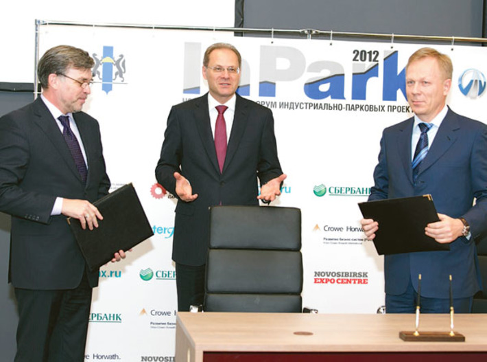 Подписано первое соглашение об инвестиционных намерениях между Сбербанком России и управляющей компанией «ПЛП». Фото Аркадия УВАРОВА