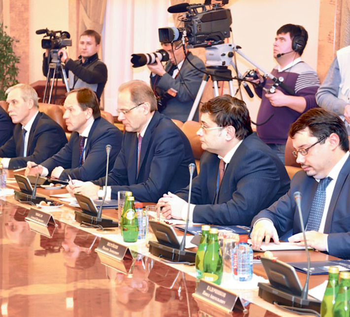 Губернатор Василий Юрченко на общем собрании Ассоциации инновационных регионов России. Фото с сайта tatarstan.ru