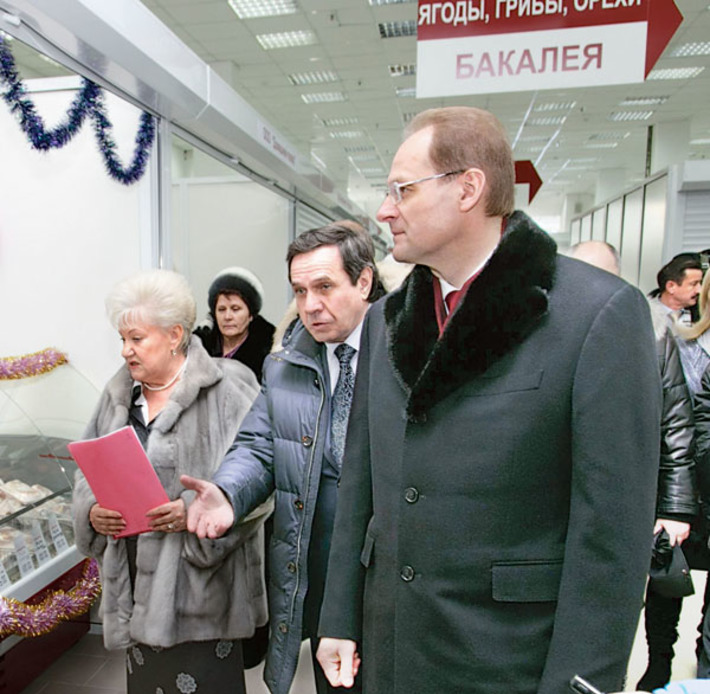 На ярмарке представлен широкий ассортимент качественных продуктов по приемлемым ценам. Фото Аркадия УВАРОВА