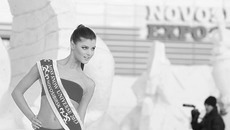 Самым экстремальным событием «Всемирного форума снега — 2013» стала фотосессия участниц конкурса «Мисс Снежная Вселенная» в Экспоцентре. Фото Сергея КРАВЦОВА