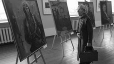 За одиннадцать лет было написано 100 портретов. Фото Аркадия УВАРОВА