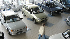 По статистике продаж, самой популярной маркой у российских автомобилистов остается «Лада». Фото с сайта zr.ru