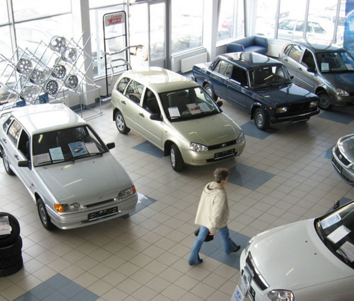 По статистике продаж, самой популярной маркой у российских автомобилистов остается «Лада». Фото с сайта zr.ru