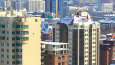 Город стремительно растет. Фото Аркадия УВАРОВА