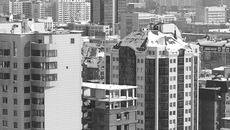 Город стремительно растет. Фото Аркадия УВАРОВА