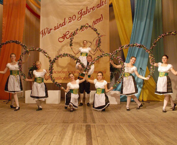 Хореографический ансамбль «Экспрессия» — непременный участник культурных мероприятий Российско-Немецкого Дома. Фото с сайта sibrd.ru